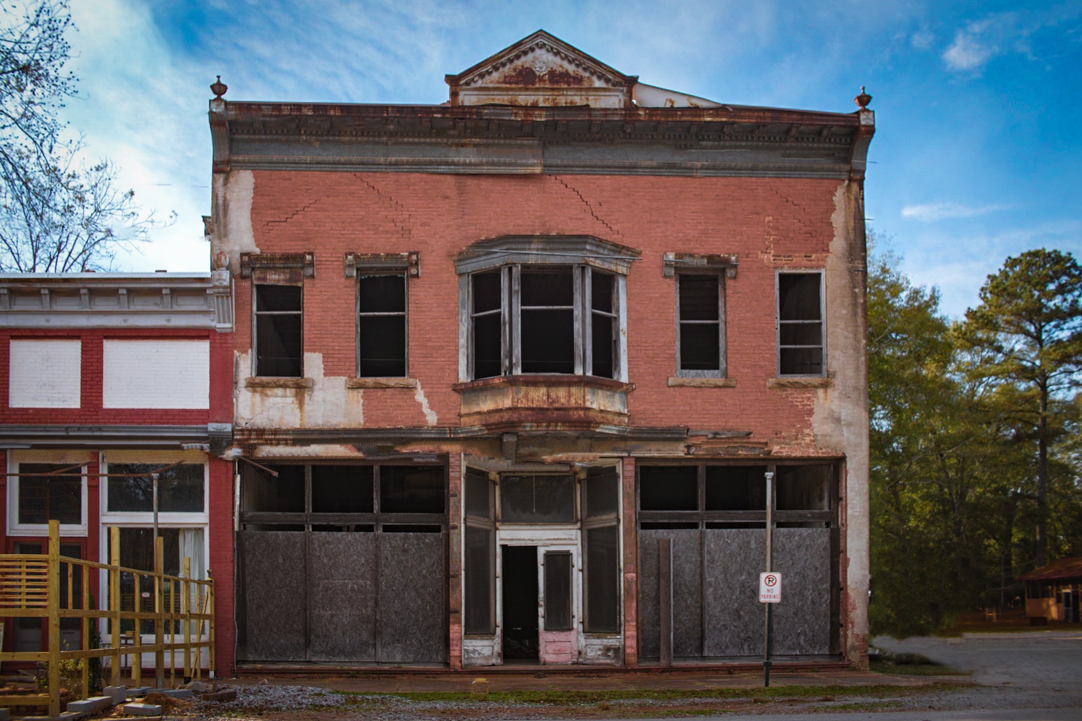 A. J. Gillen Department StoreMaxeys, To Die for Images